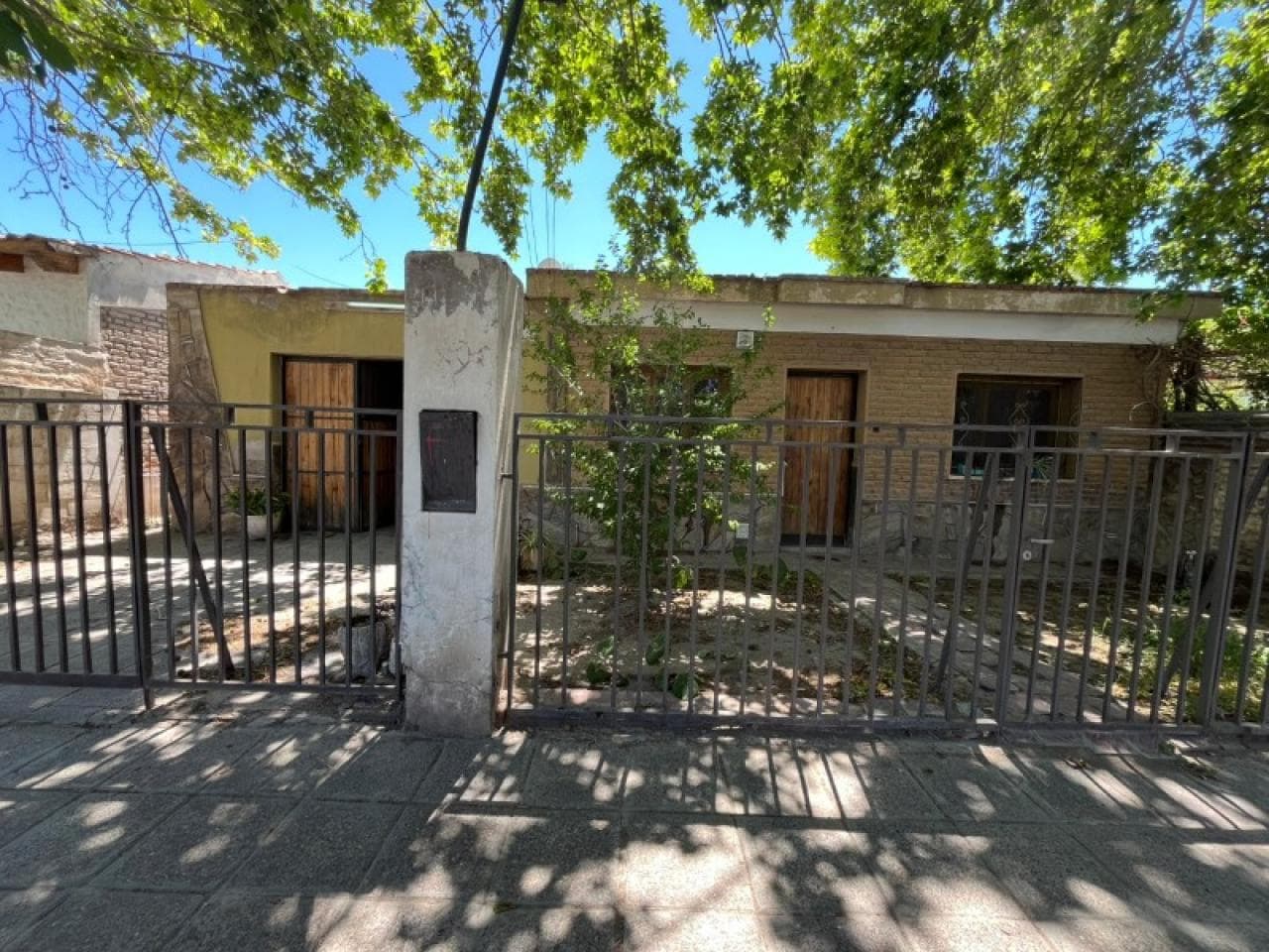 Venta De Terreno Con Casa A Restaurar - Av. Ig. De La Rosa 150 Mts. Antes De Rastreador Calivar - Rivadavia - Zona Vip -