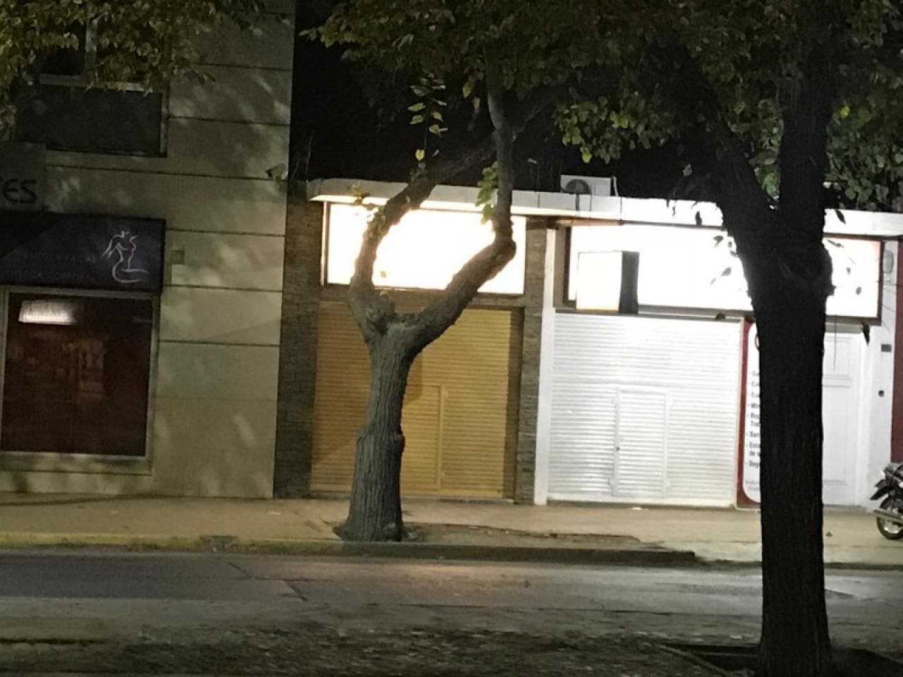 Vendo Local Comercial 90mts2 Sobre Av. Libertador Entre Av. Rioja Y Jujuy. Capital