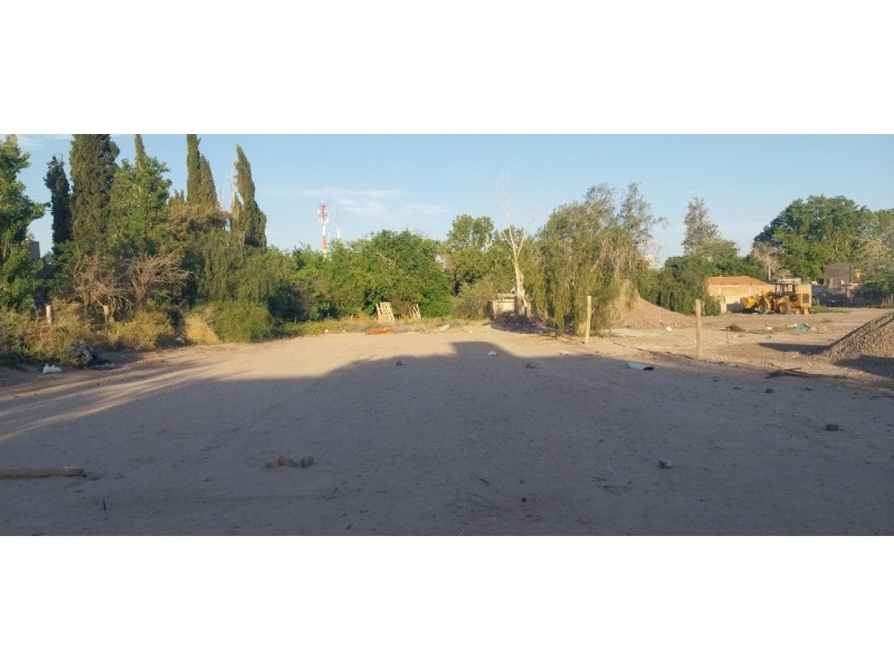 Venta Terreno De Gran Dimensión En Importante Zona De Rivadavia.