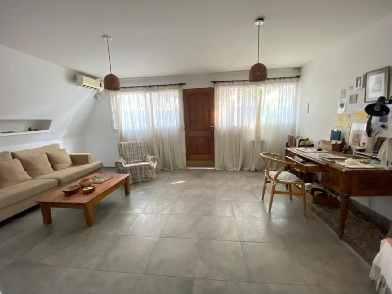 Amplia Casa Para Vivienda U Oficinas. Bvd Sarmiento Casi Ruta 40