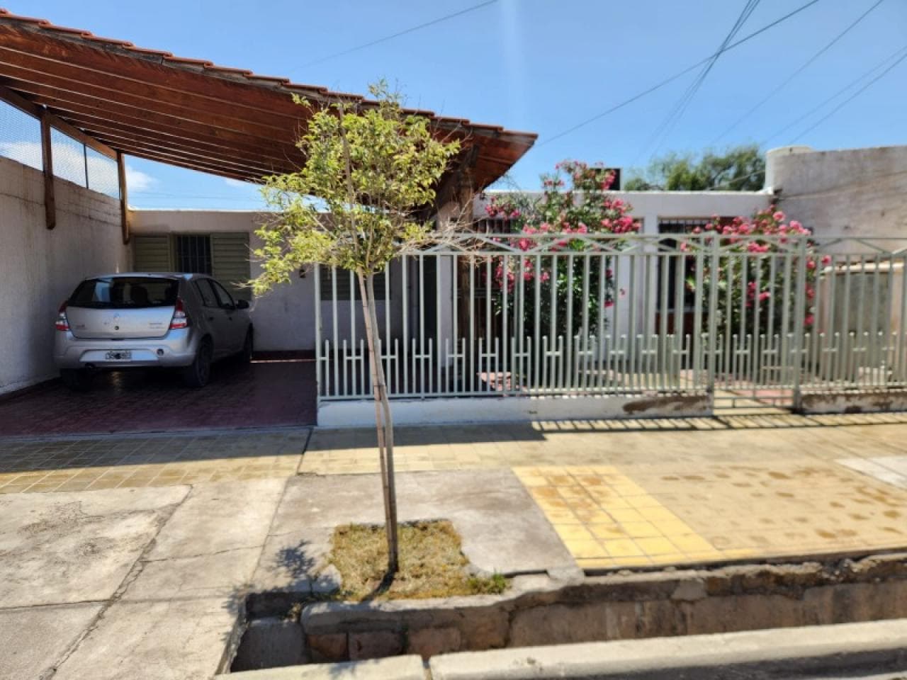 Venta Casa Barrio Aramburu - 4 Dormitorios 2 Baños. Rivadavia