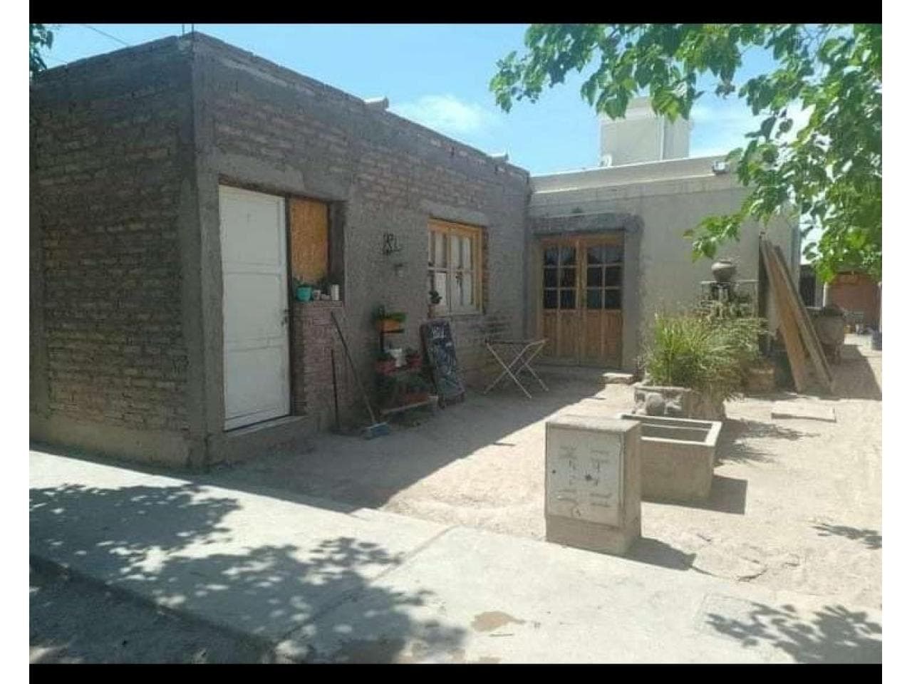 Venta Casa Con Dos Departamentos En El Fondo, En Rivadavia
