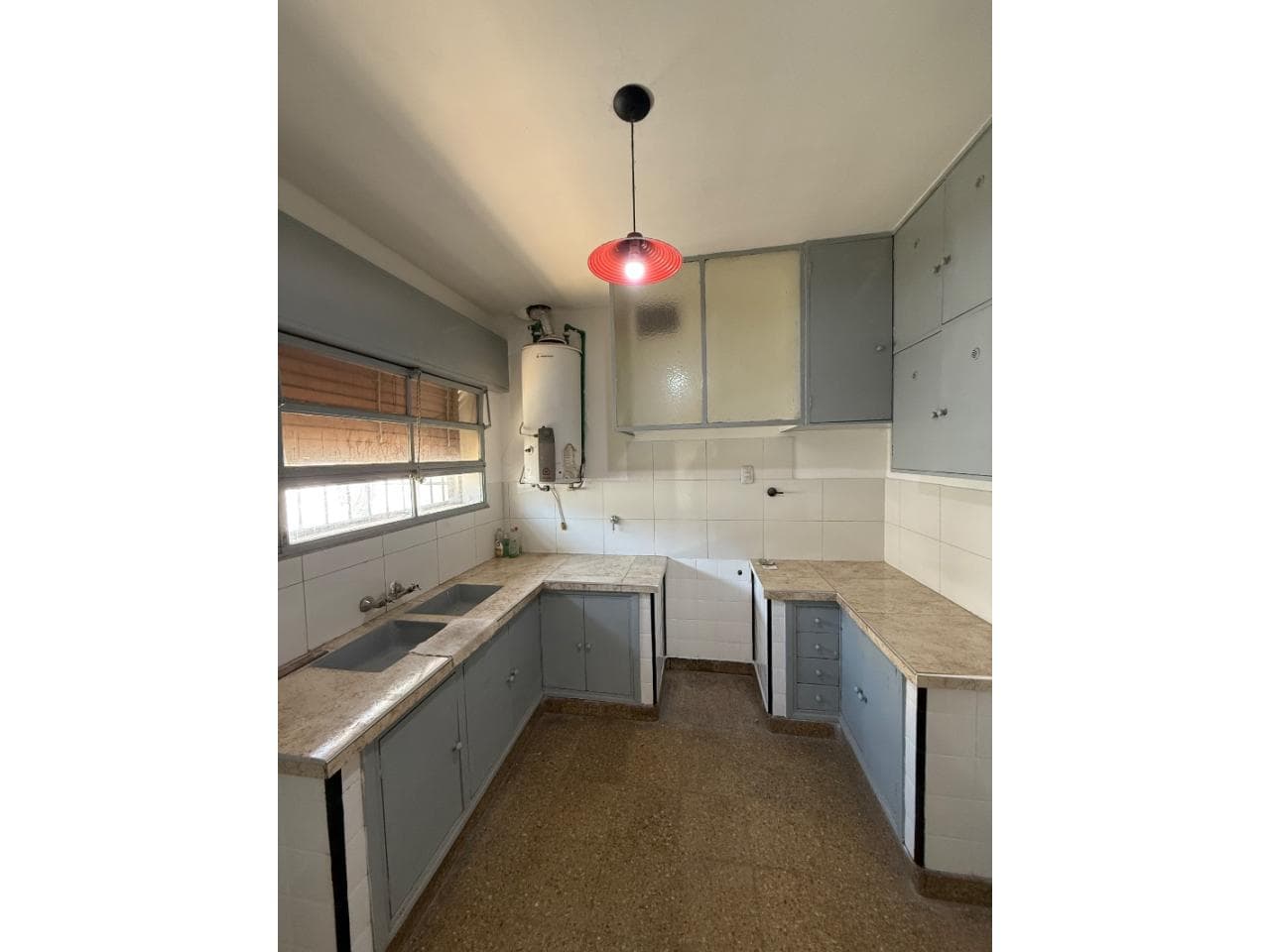 Venta Casa Dos Plantas - Inmejorable Ubicación - Calle Salta Antes De Av Cordoba -