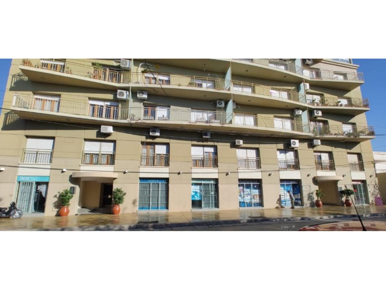 Vendo Salón Comercial En Edificio Tambolar De General Acha 210 Norte. Capital