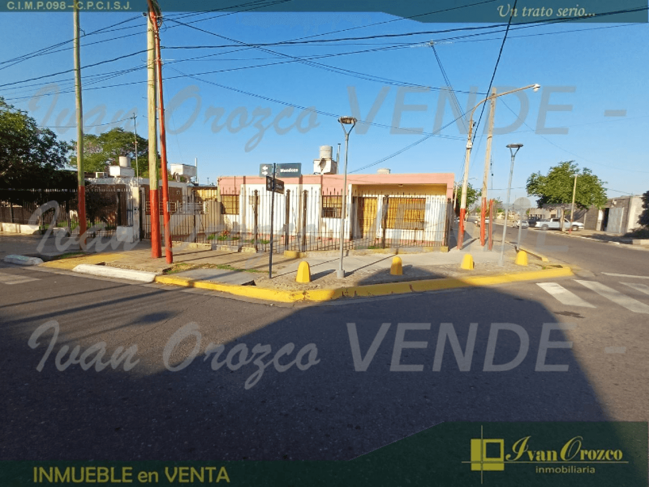 Red Inmobiliaria Ivan Orozco - Vende... Casa Esquina + Dpto En Calle Mendoza, Chimbas.