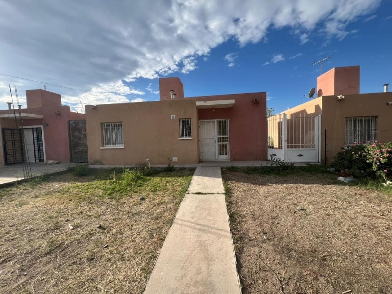 Urgente. Vendo. Casa En Chimbas De Dos Dormitorios. Permuto Por Casa En El Medano.