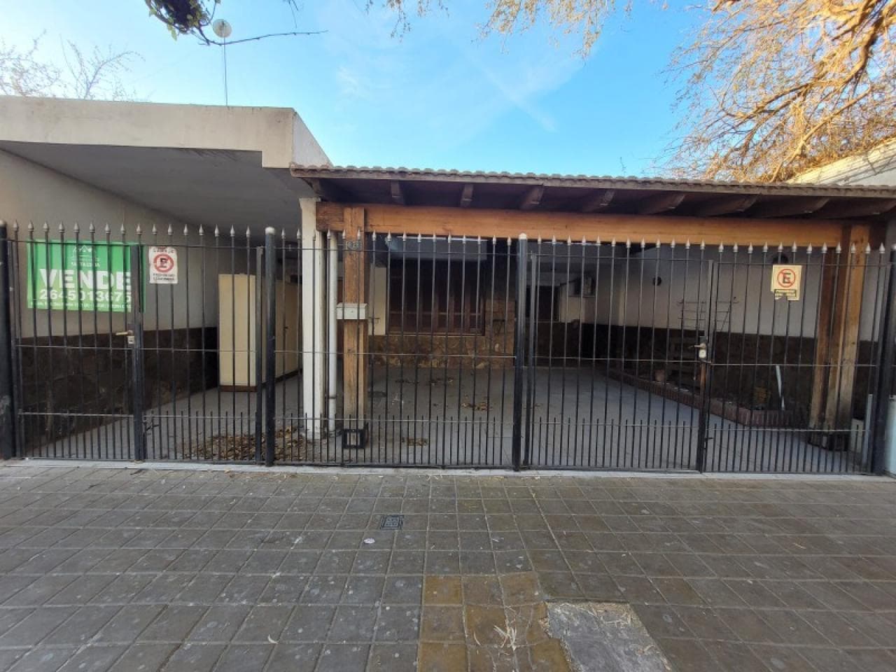 Casa De 4 Dormitorios Por Calle Santa Fe Entre E.unidos Y Patricias Sanjuaninas