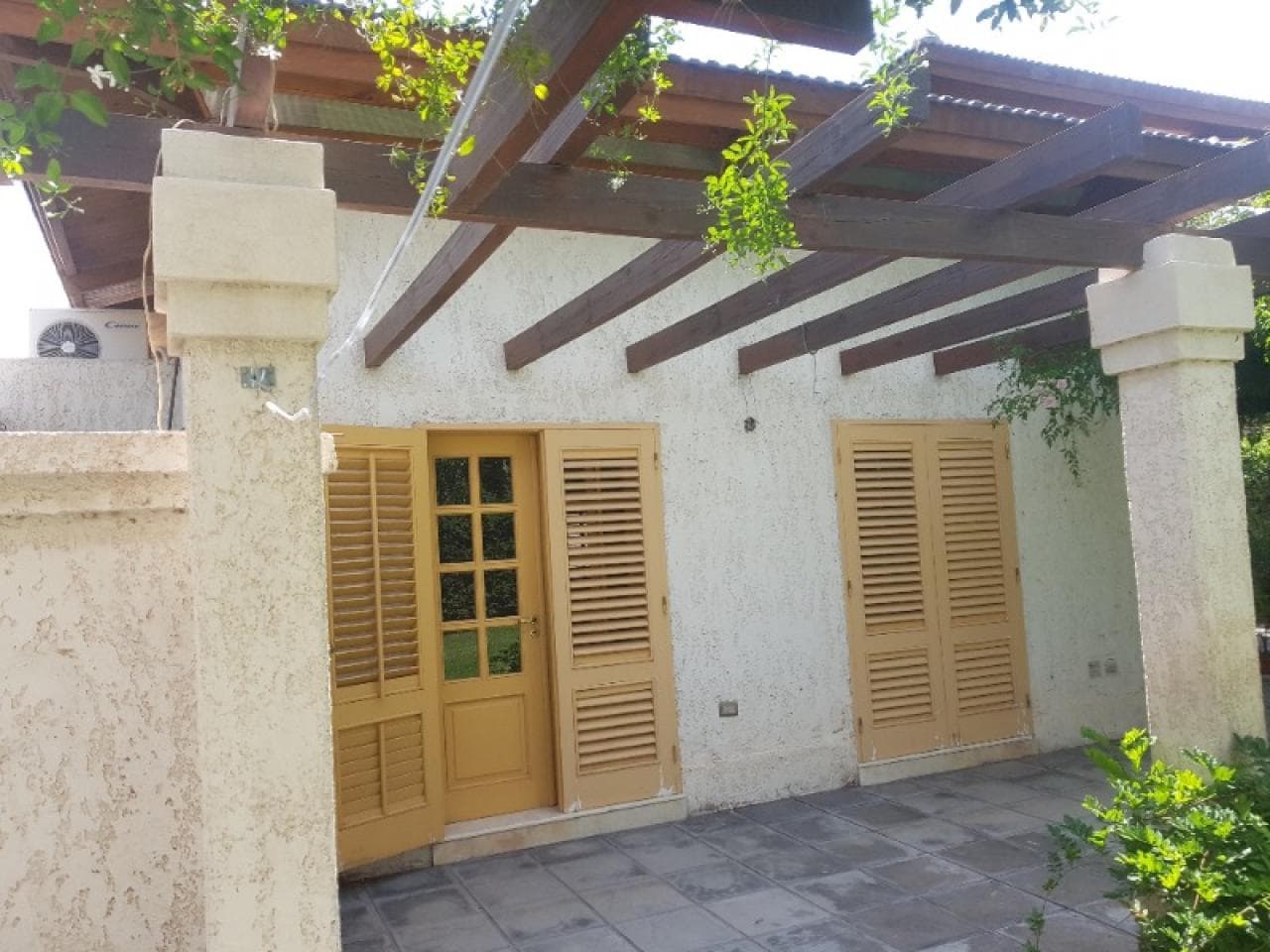 Venta. Casa En Barrio Foro De Abogados, 3 Dormitorios Y Dos Baños.