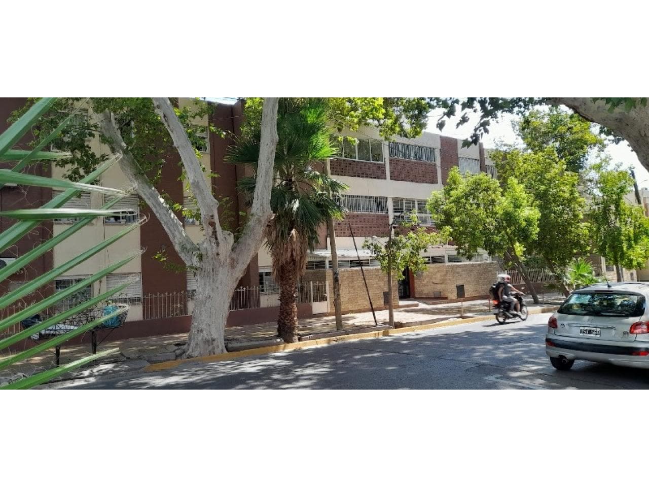 Arevalo Inmobiliaria, Alquila En Capital, Dpto De 3 Dormitorios, Amplio Con Cochera