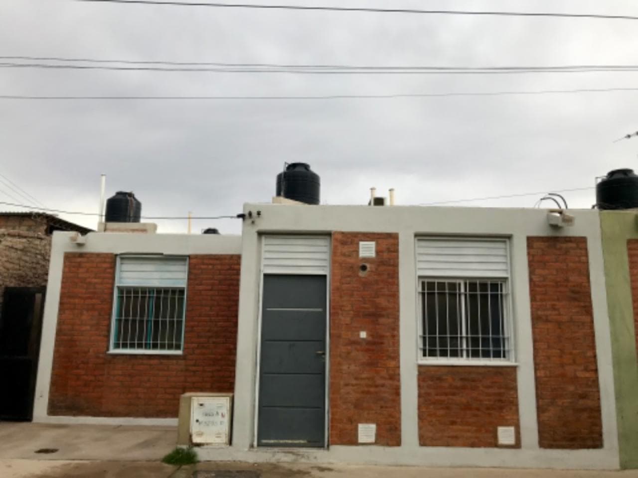 Casa Rivadavia Cerca De Barrio Huaziul