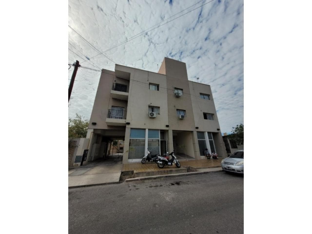 Alquiler. Dpto 1 Habitación Primer Piso, A 1 Cuadra De Esquina Colorada, Capital (idp: Oa108)