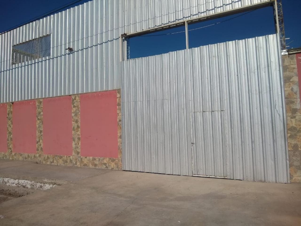Galpon Con Oficina Calle 9 Y Ruta 40