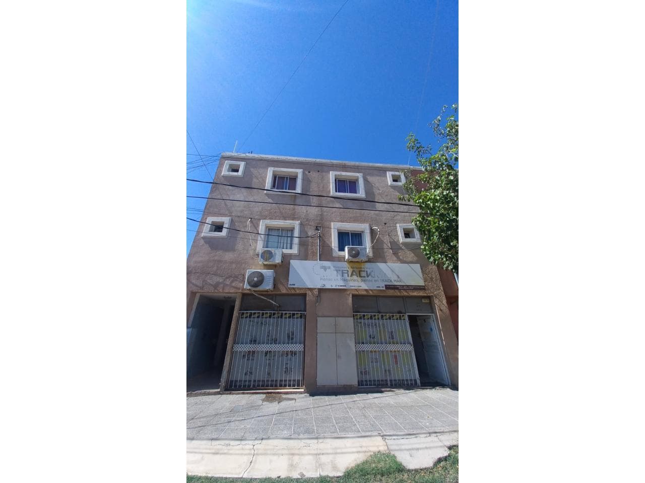 Alquiler. Departamento Por Calle Mitre Paralelo A Ig. De La Roza, 1 Dormitorio. Capital