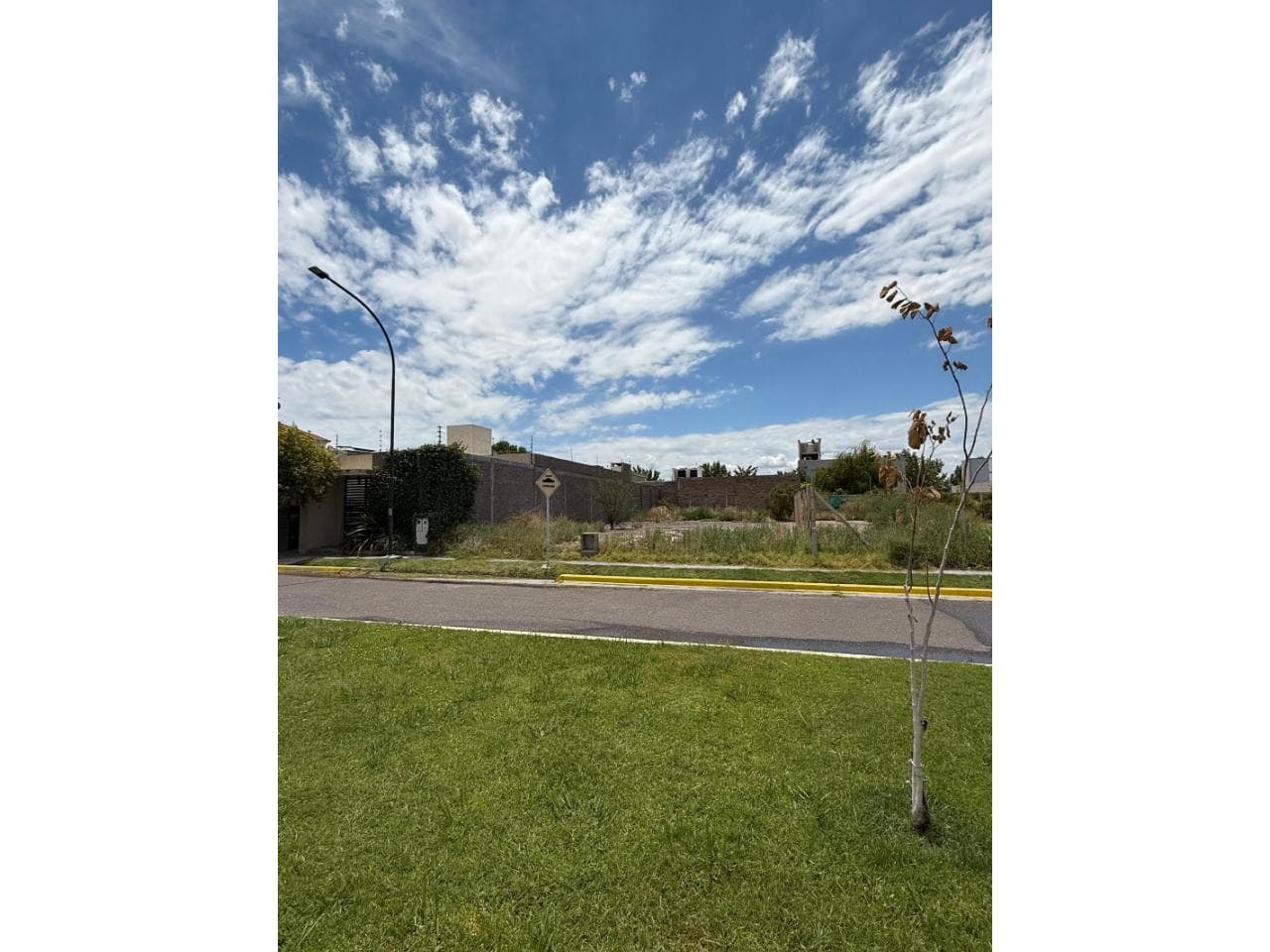 Venta. Lote 380-390 M2 En Barrio Bulevares Punta De Rieles. Rivadavia