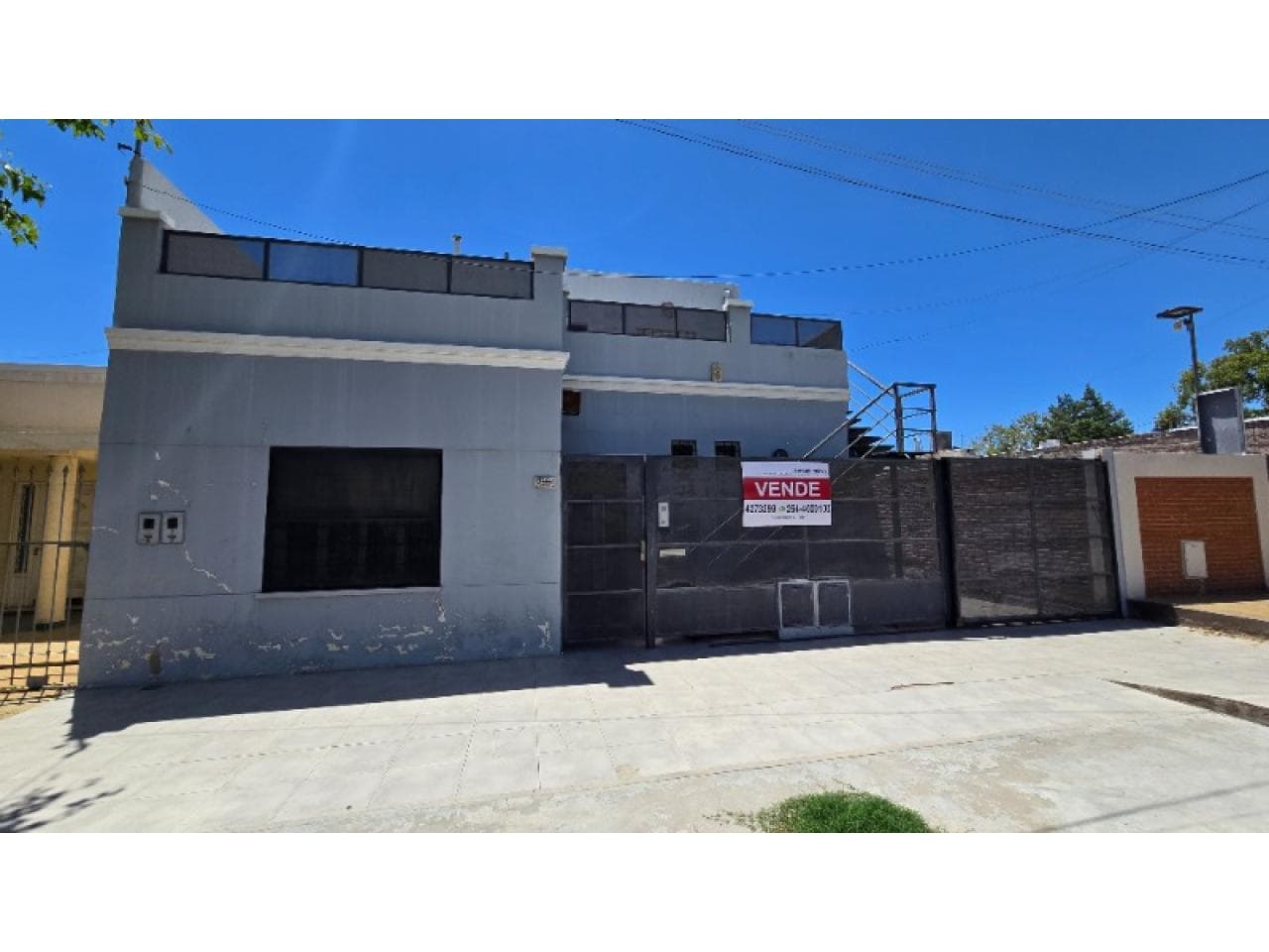 Se Vende. Propiedad De 2 Unidades Habitacionales Separadas En 2 Plantas.