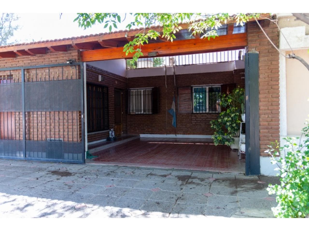 Venta De Hermosa Casa Barrio Smata 4 Dormitorios 2 Baños. Capital
