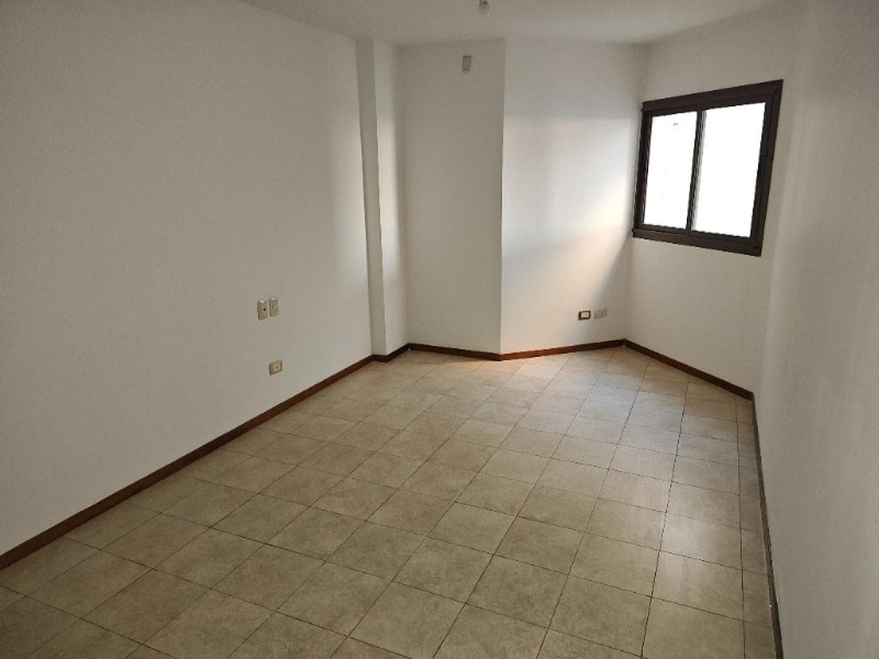 Alquiler. Hermoso Semi Piso Ubicado A 50 Mts. De Plaza 25 De Mayo. Capital
