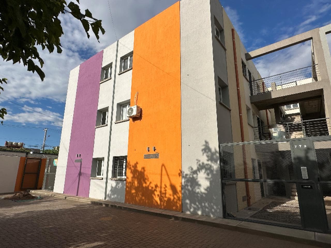Depto. Monoambiente Con Division Del Dormitorio Alquilado,  Ideal Inversores, Calle Aberastain, Sin Cochera