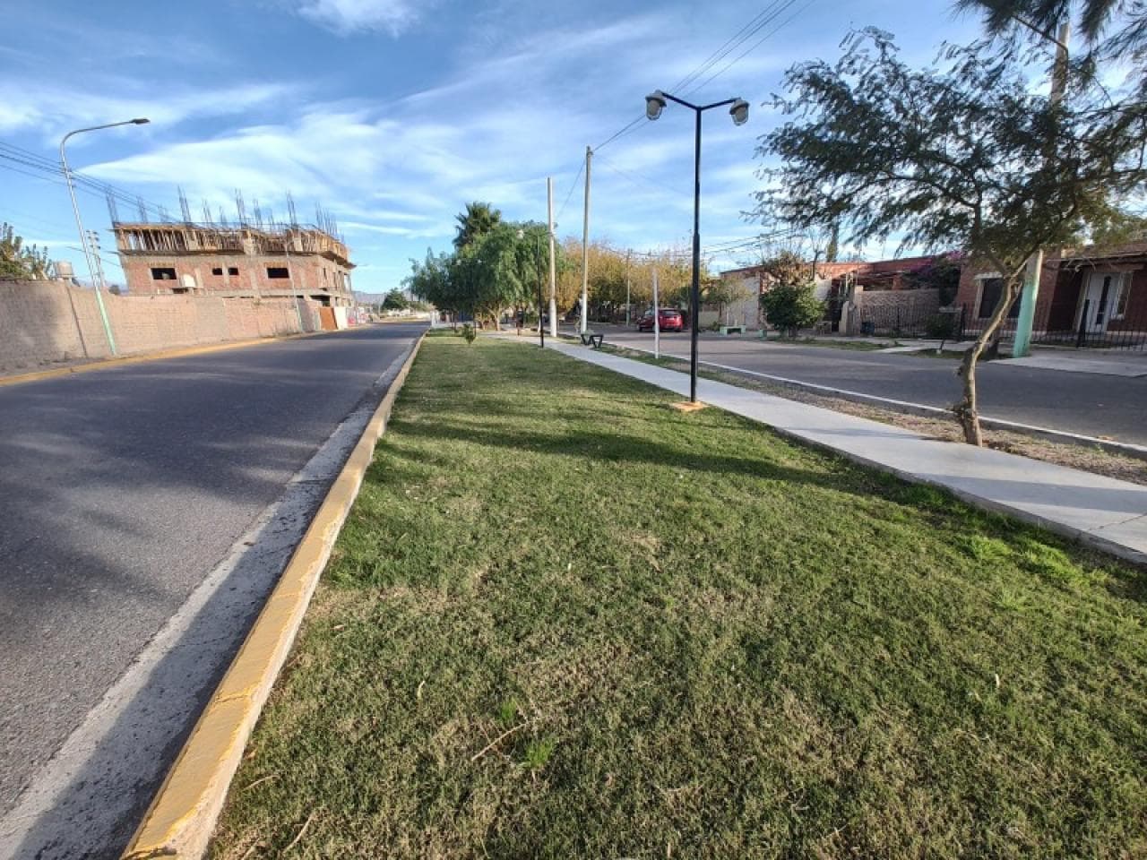 Venta. Importante Terreno En Rivadavia, A 20 Metros Del Parque Sobre Boulevard Punta De Rieles