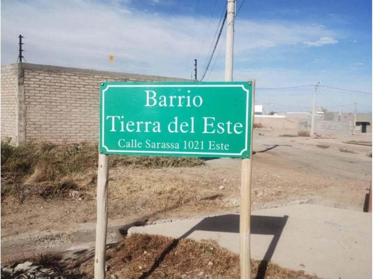 Venta. Lote 300m2 Con 100% Construidos Los Vecinos A 10min Del Centro. Barrio "tierras Del Este" Rawson