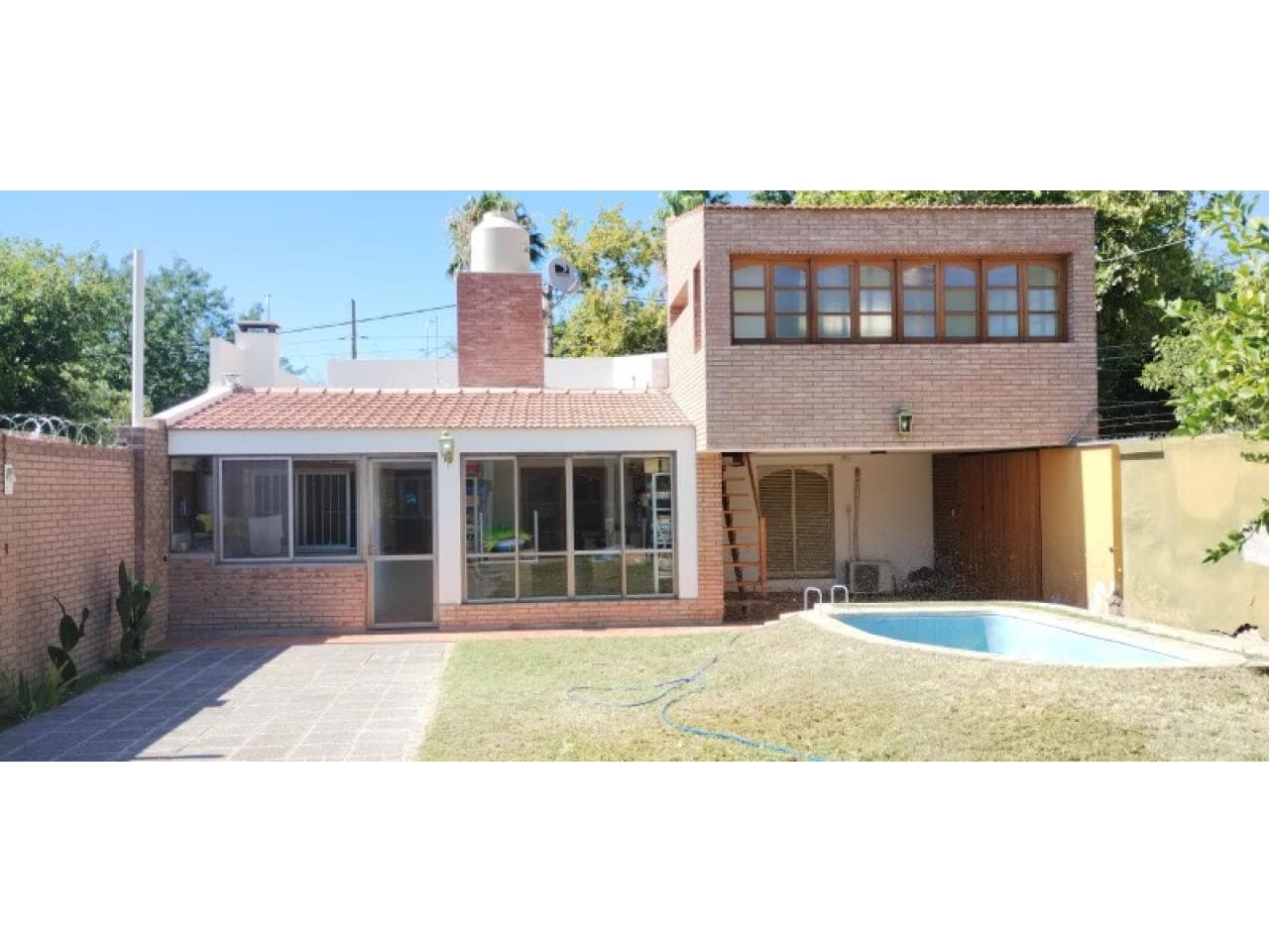 Venta. Importante Casa Esquina Sobre Lateral De Circunvalación Zona Hiper Libertad