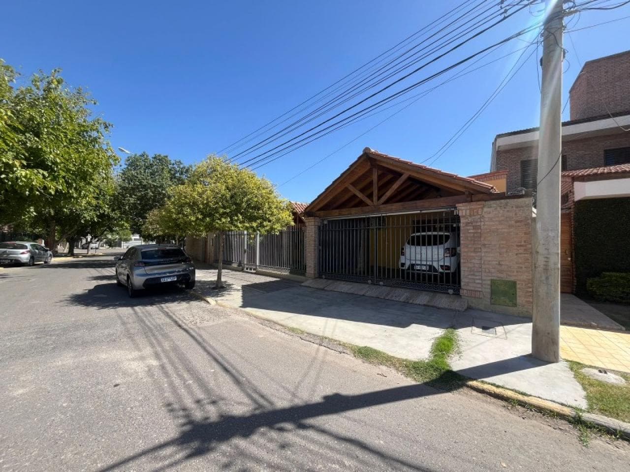 Espectacular Casa En El Barrio Residencial, Inmejorable Zona