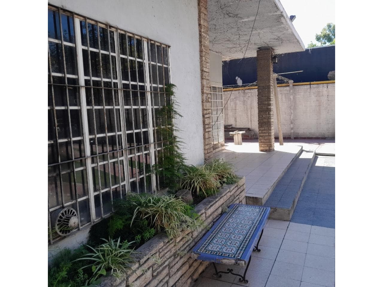 Casa En Zona Capital Limite Con Santa Lucia, Sobre Una Arteria Principal, Con 1.200 M2. Esta Lista Para Escriturar