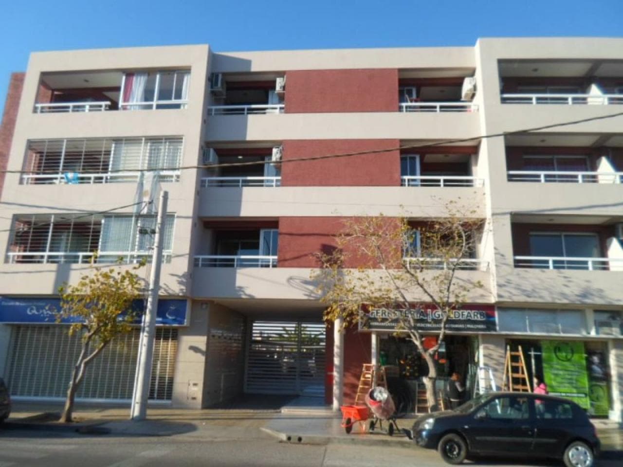 Venta. Departamento Consorcio San Gabriel   En Av. Alem 1040 Sur Casi Frente A Autoservicio Fuentes