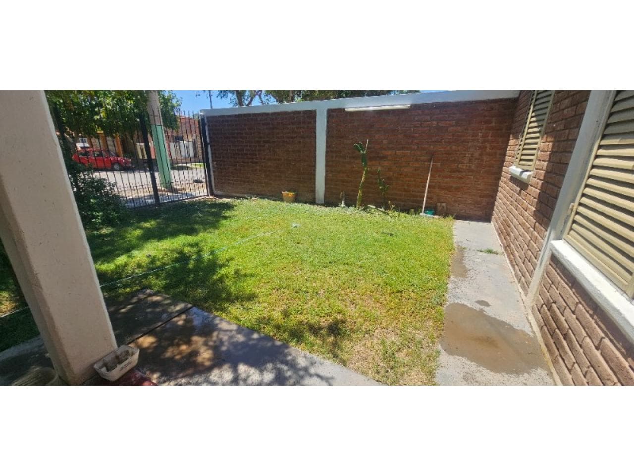 Venta. Casa. Excelente Estado - Cierre Perimetral - Verjas - Parquizada (alquilada). Rivadavia