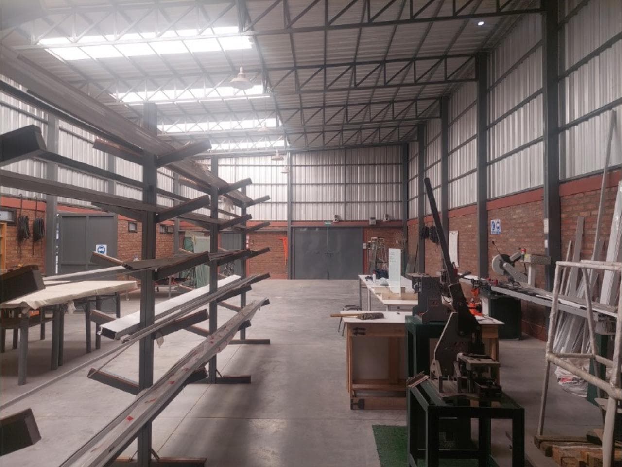 Se Vende Salon, A 700m De Plaza De Albardón Y 300m De Ruta 40, Ideal Para Gimnasio, Deposito, Etc