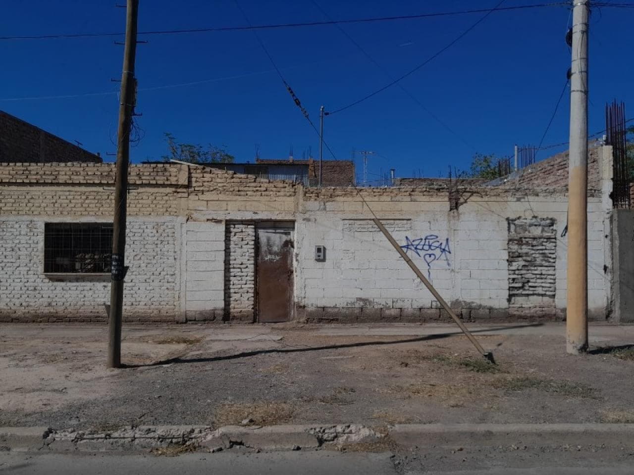 Venta. Terreno Con Construcción. Capital