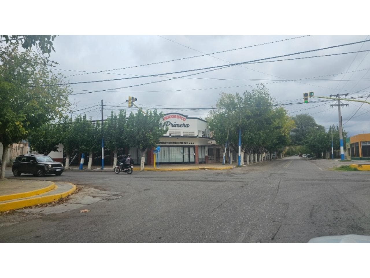 Importante Esquina Comercial Calle 14 Y Aberastain