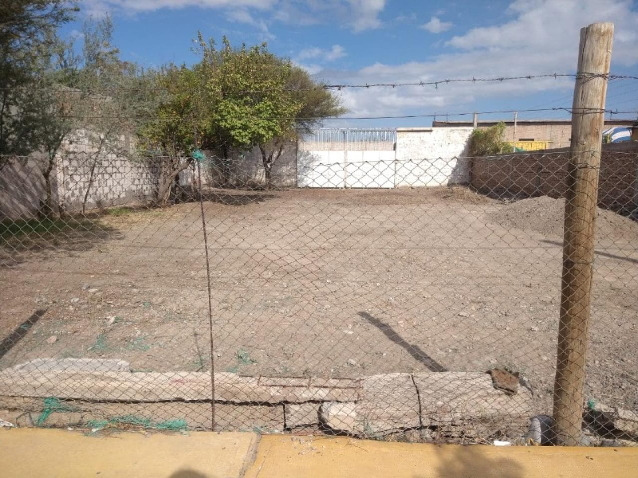 Alquilo Lote Con Galpon Hasta Altura Techo -fosa Y 2 Baños Y Ofic. Proyectados