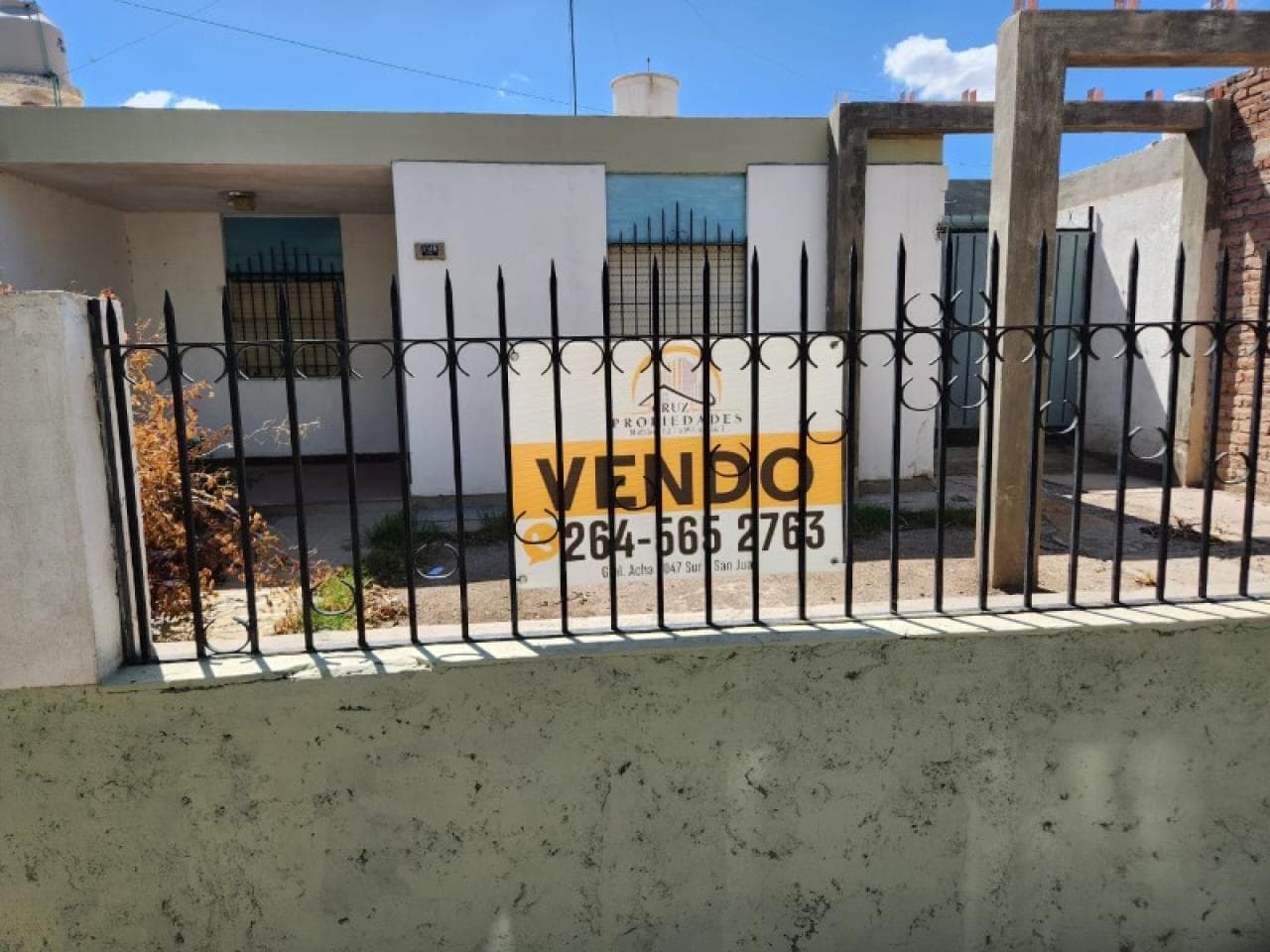 Venta. Casa Tres Dormitorios, Baño, Cocina Comedor