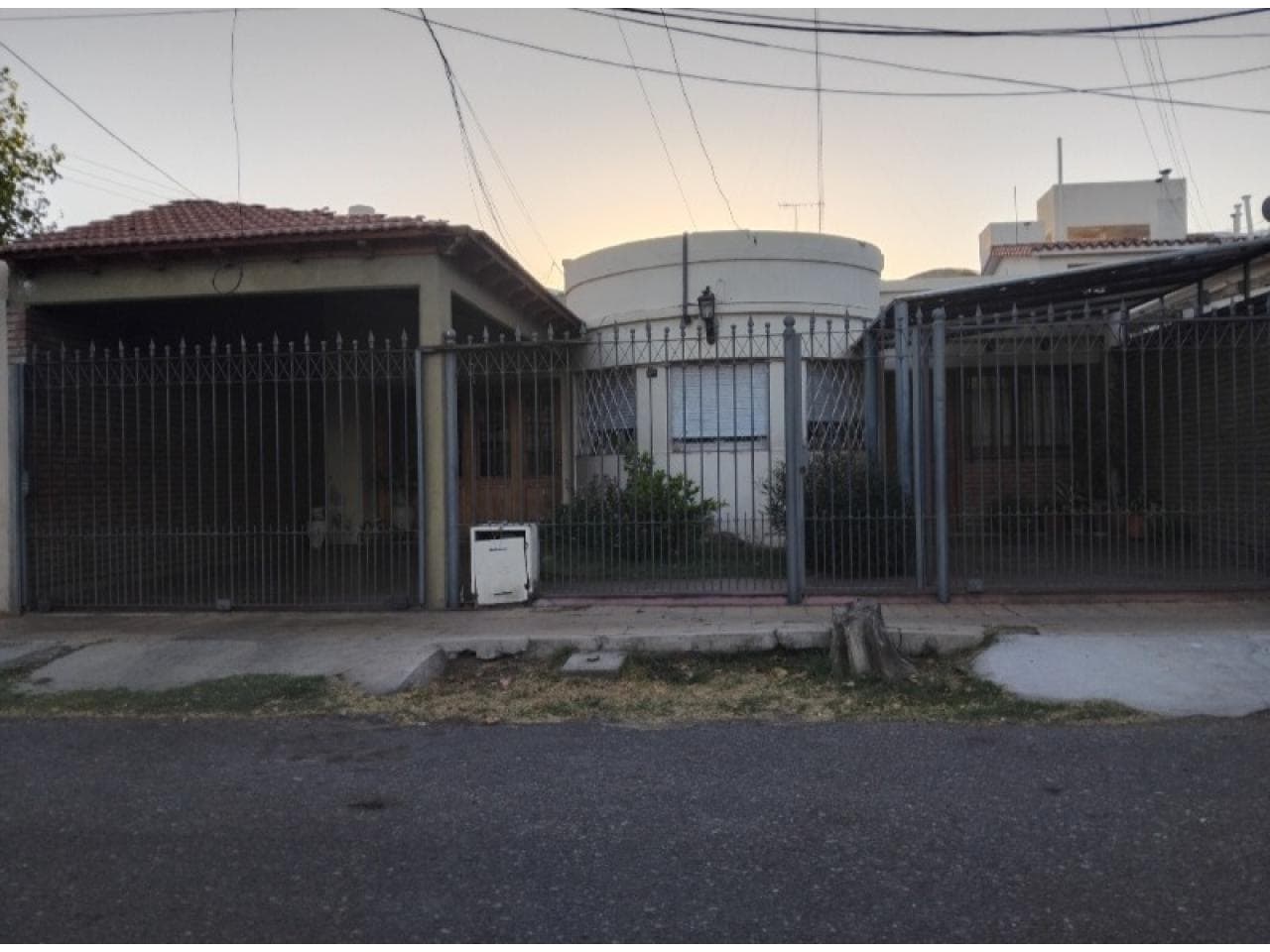 Venta. Excelente Casa, Microcentro Del Gran San Juan. Esquina Mitre