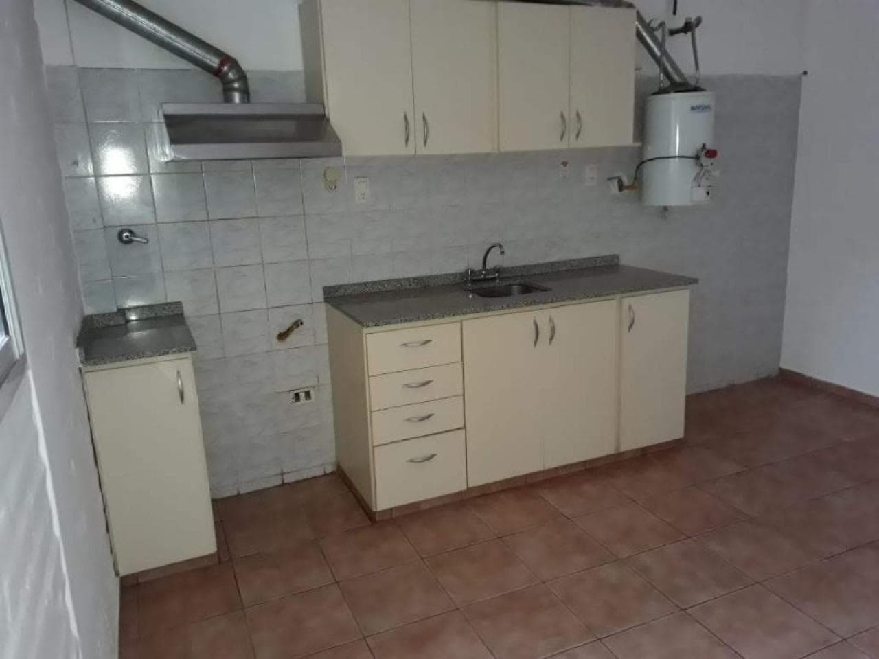 Alquiler. Departamento 1 Dormitorio. 42 Mts.2. Rivadavia