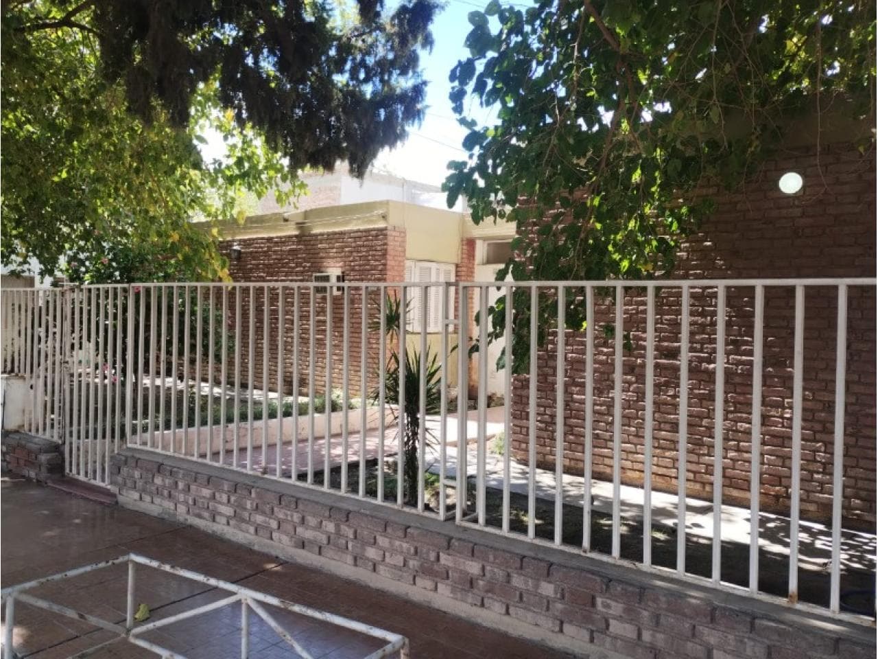 Venta. Casa $130 Mil Dolares, 3 Dormit, 1baño, Lavadero, Cochera, 1 Dpto Independiente Con 1 Dormitorio. Capital