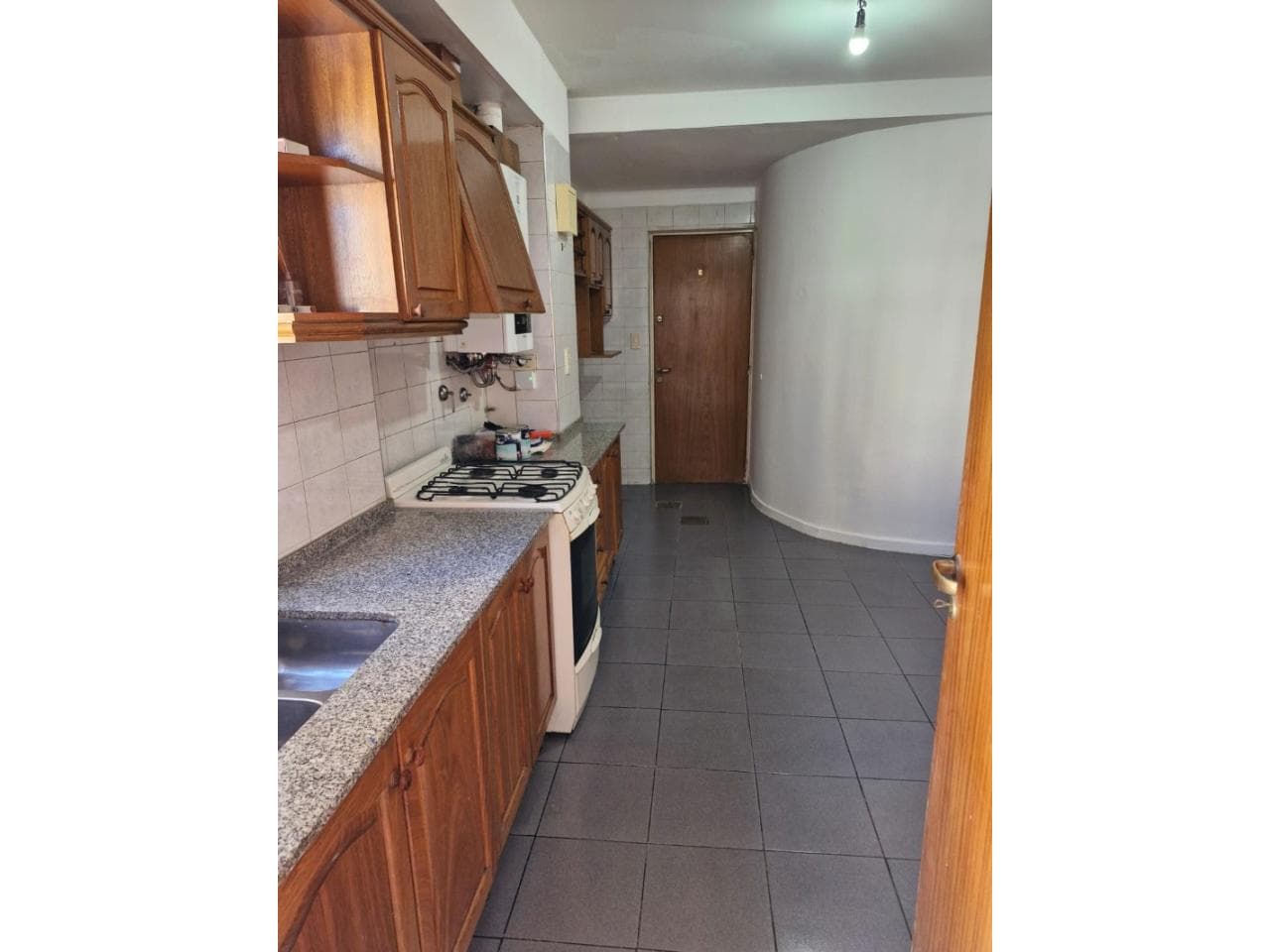 Venta. Dpto En Consorcio Gral Acha, Cuenta Con Tres Dormitorios, Dos Baños Balcón Con Salida A Calle Gral Acha. Capital