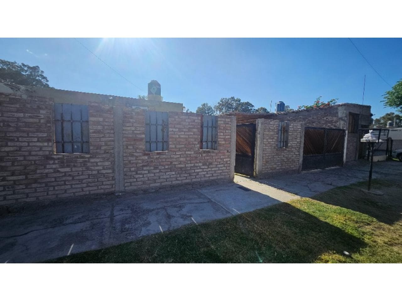 Venta. Casa, 3 Domritorios, En Barrio Las Chacritas. 9 De Julio