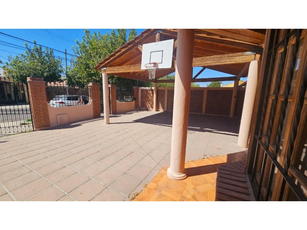 Inmobiliaria Alquila Casa  De Tres Dormitorios Totalmente Amoblada En El B° Ceramista 1. Rawson