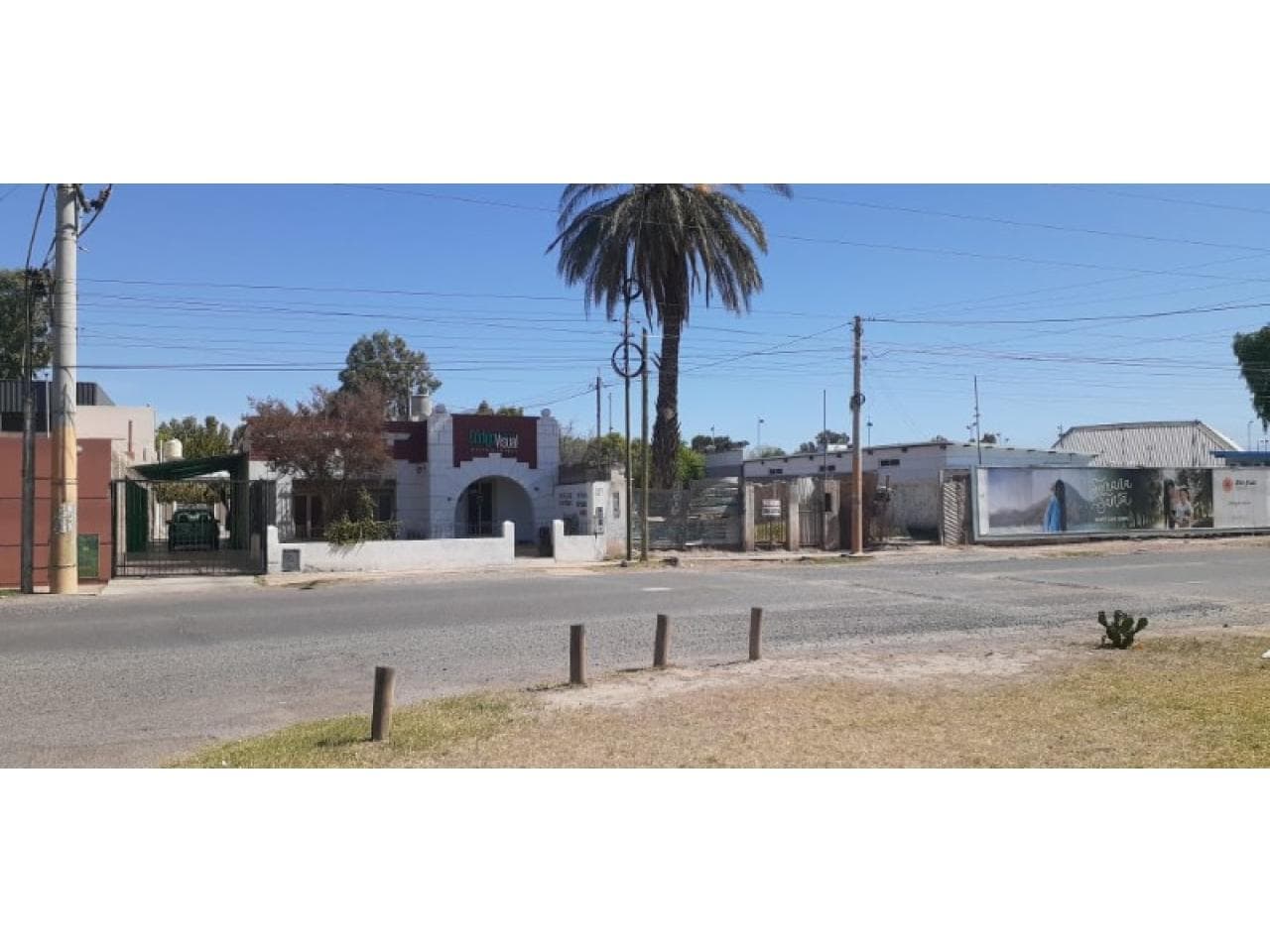 Liquidamos Inmueble Con 2 Casas En Av. Paula De Sto. , A Mts. De Av. Ig. La Roza - Capital.-