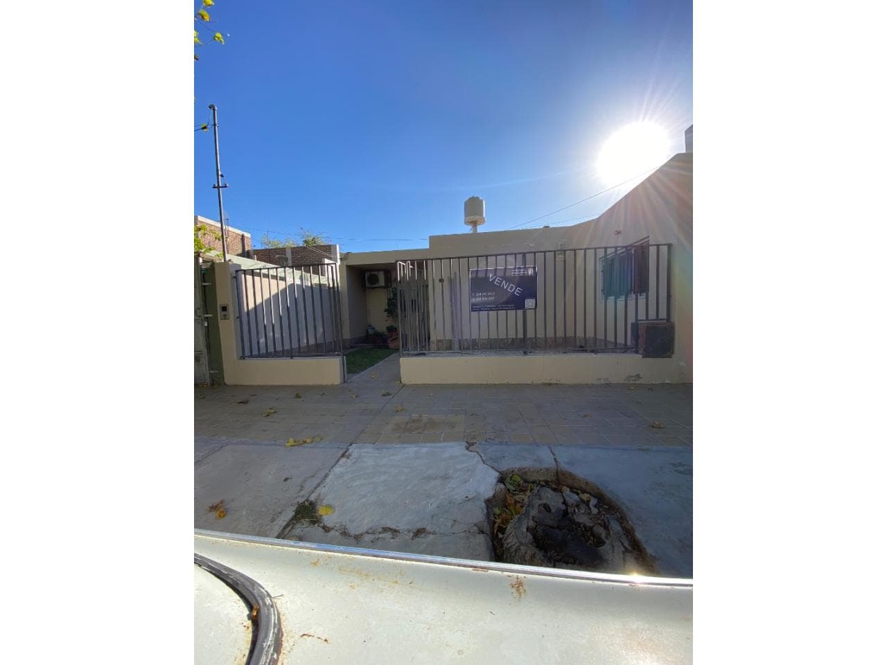 Venta. Casa De 4 Dormitorios 2 Baños En Barrio Puyuta A Media Cuadra De Plaza De Desamparados, Cochera Cerrada