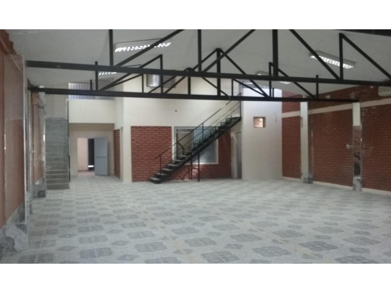 Venta. Barrio Huaziul Salon Comercial, Con  Departamento Planta Baja Y Loft En Planta Alta. Rivadavia