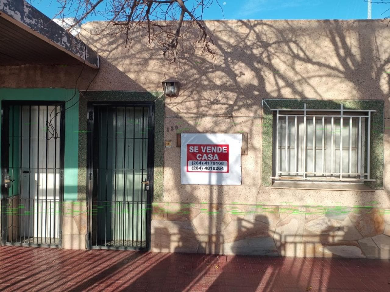 Se Vende Amplia Casa, Sobre Calle Urquiza