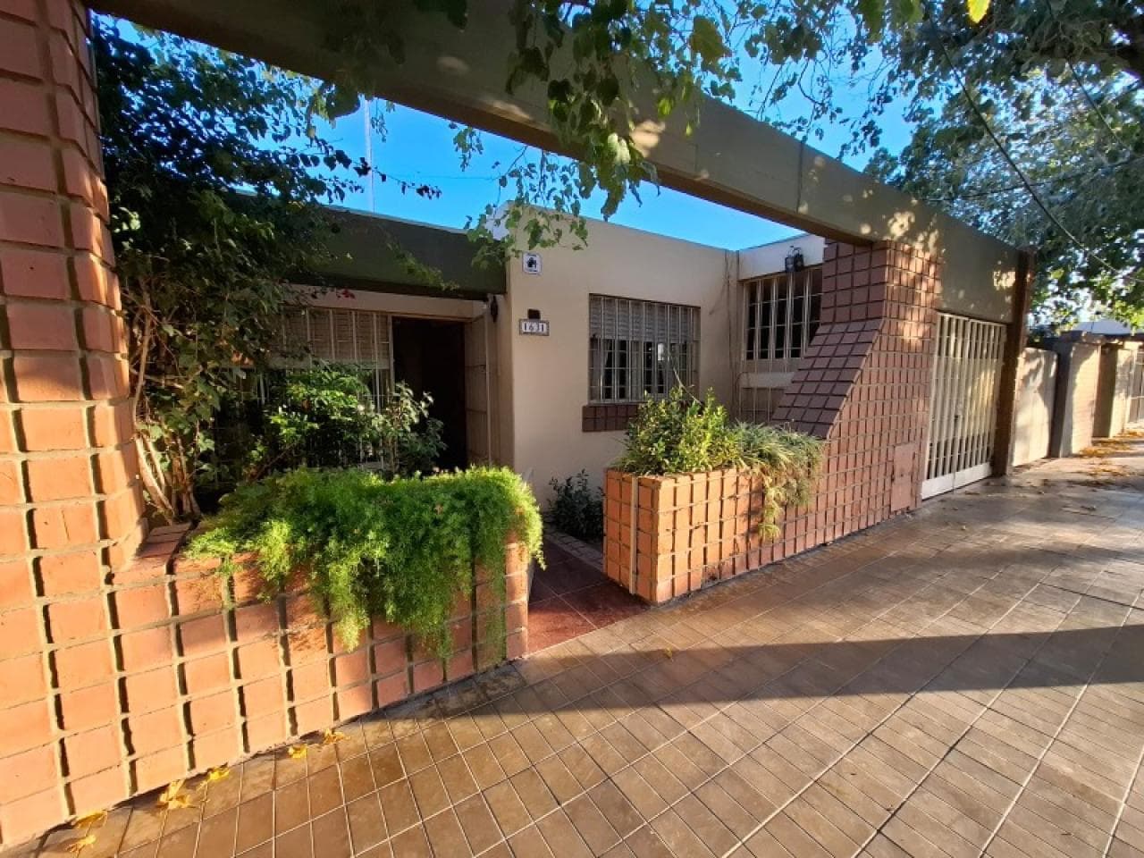 Venta. Amplia Casa Bº Kennedy