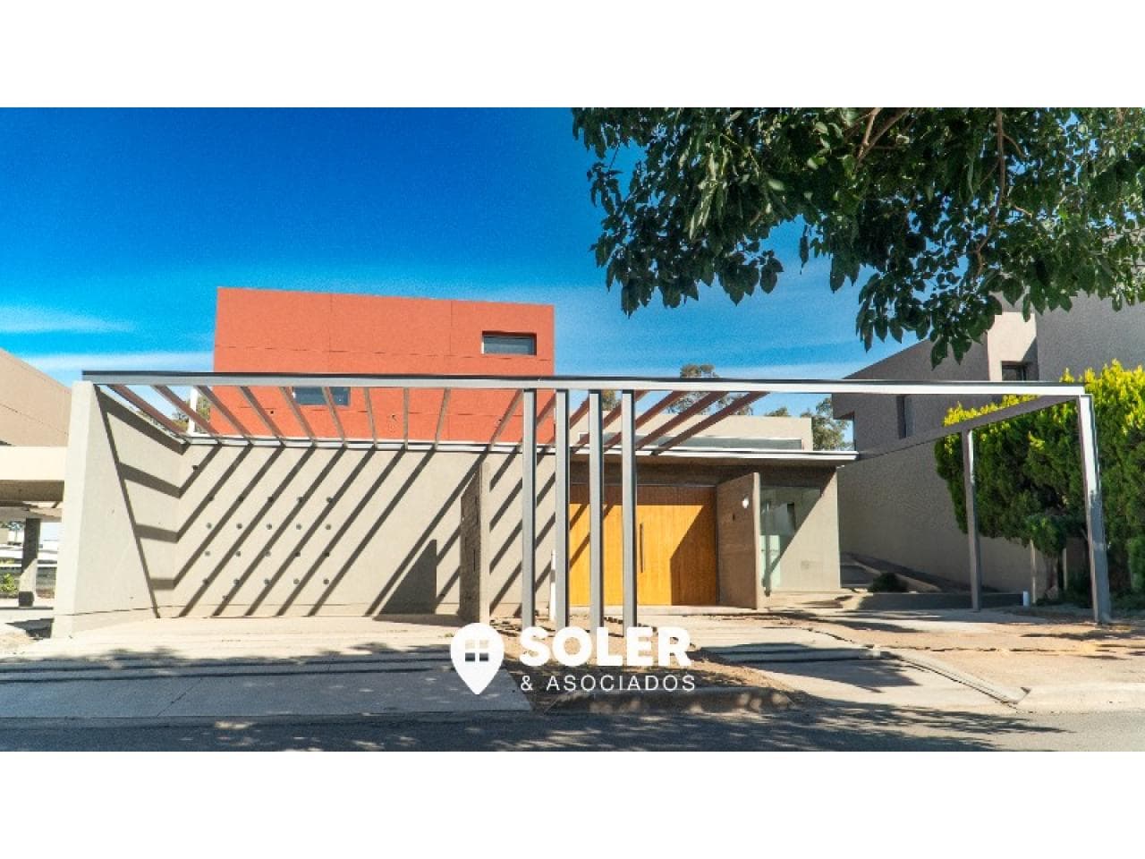 Venta Casa 3 Dormitorios En Barrio Privado La Fontana  Rivadavia | Cochera, Jardín Y Diseño Funcional 163m2