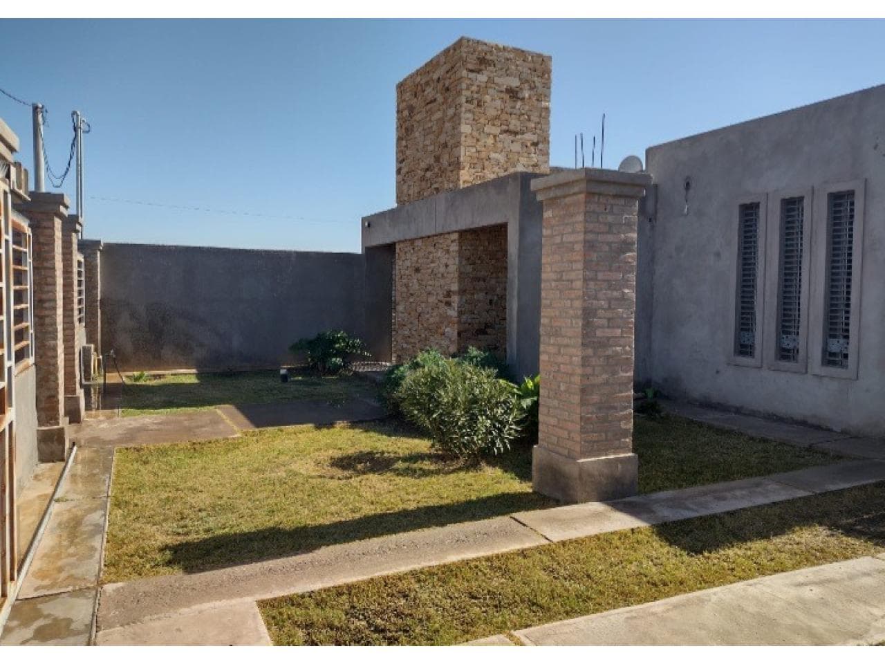 Venta. Hermosa Casa En Santa Lucia En Un Terreno De 600m2 Impecable Zona Residencial  Recibo Vehículo Por Parte De Pago