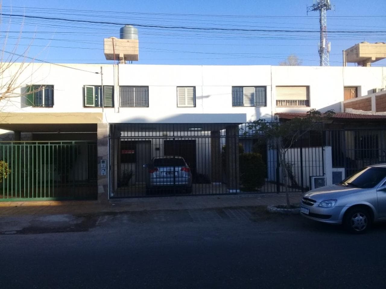 Venta. Casa 4 Dor 2 Baños, Cochera, Ideal Uso Familiar U Oficinas