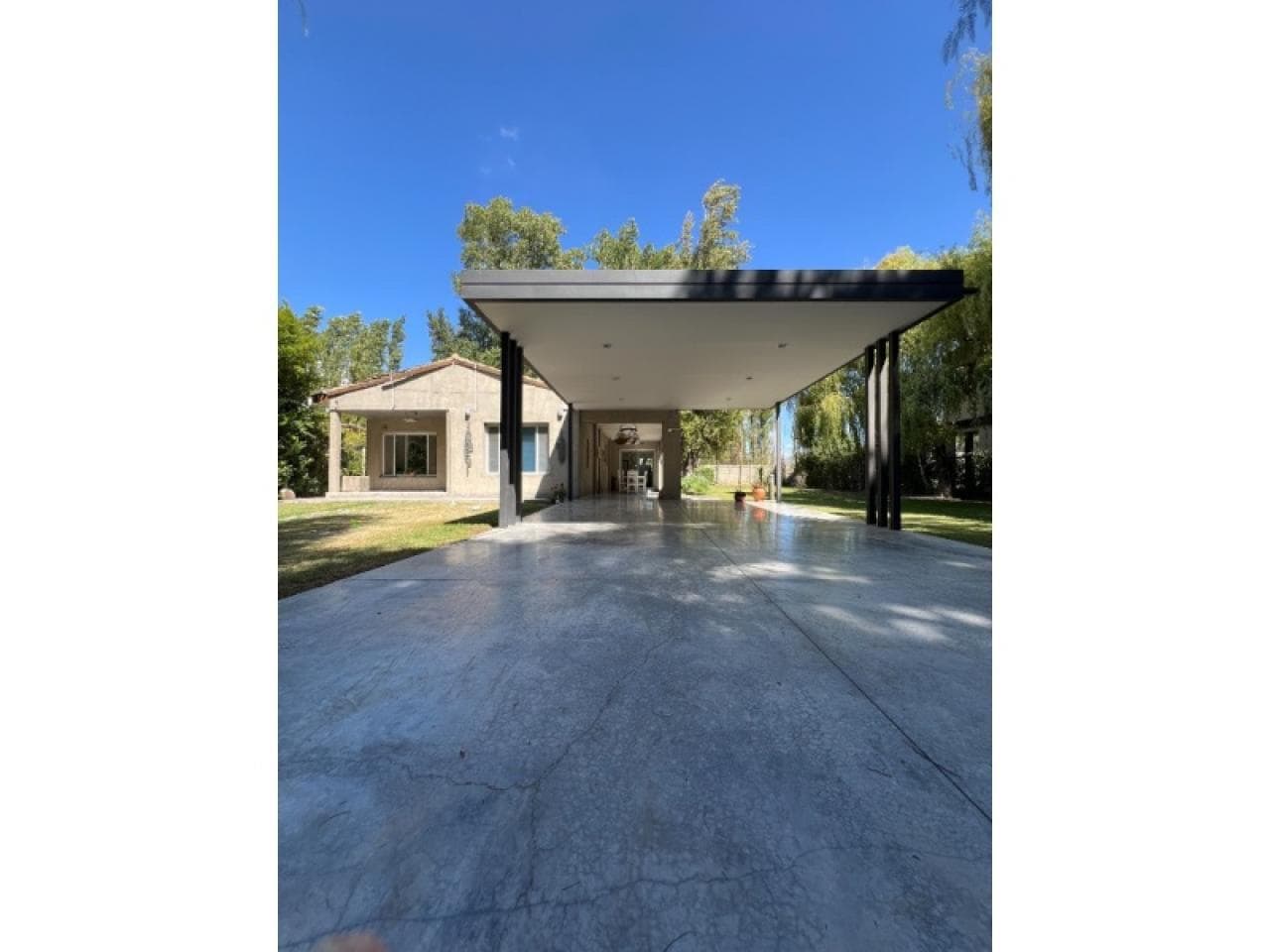 Casa De Nivel En Venta. Rivadavia
