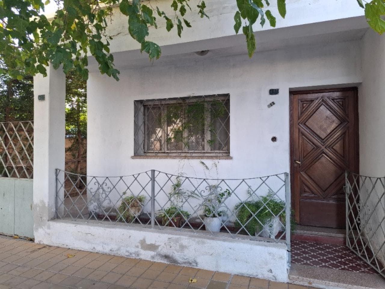 Orozco Propiedades Vende  Amplia Casa Esquina Con Local Comercial  Con Cochera En Capital.